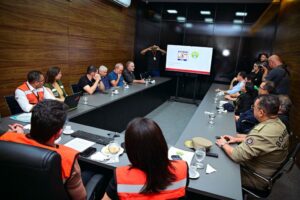 Governador Gladson Camelí e vice Mailza realizam reunião de alinhamento para enfrentar impacto das chuvas e reforçar Plano de Contingência