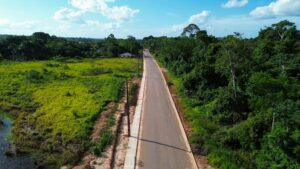 Alan Rick comemora nova etapa de asfaltamento da estrada que liga Ipê ao Universitário