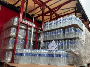 Governo do Acre recebe doação de mais de 12 mil litros de água para abastecer famílias afetadas pelas enchentes