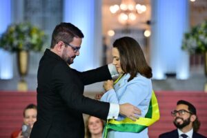 Gladson Camelí transmite governo do Acre para Mailza Assis, que define saúde, emprego e segurança como prioridades: “Um tempo de trabalho, união e avanço”