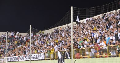 Torcida local da Força Jovem se organiza para apoiar Vasco sub-17 em partida no Acre Torcida local da Força Jovem se organiza para apoiar Vasco sub-17 em partida no Acre