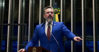 Ao senador Alan Rick, Diretor da ANEEL garante queda de 7,52% no percentual de reajuste da energia esperado para dezembro