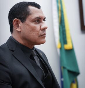 Coronel Ulysses reforça valorização dos policiais penais em sessão solene no Acre
