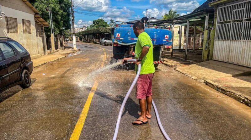 Prefeitura de Brasiléia continua com serviços de limpeza e manutenção na Iluminação pública