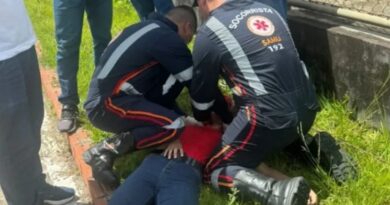 Mulher desmaia em acidente durante prova prática de autoescola