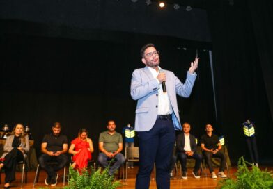 Governador entrega CNHs, coletes e capacetes para motociclistas em Cruzeiro do Sul