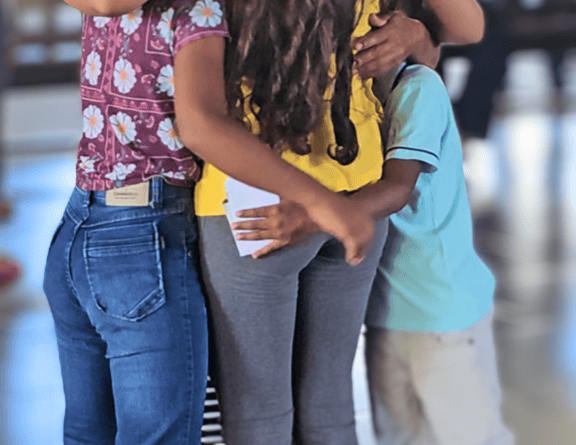 Projeto Abraçando Filhos promove reencontro de mães que estão no sistema prisional com filhos