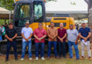 Prefeito Carlinhos do Pelado recebe escavadeira hidráulica para reforçar infraestrutura rural de Brasileia Prefeito Carlinhos do Pelado recebe escavadeira hidráulica para reforçar infraestrutura rural de Brasileia