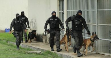 Polícia Penal realiza operação integrada com forças de segurança em presídio de Senador Guiomard Polícia Penal realiza operação integrada com forças de segurança em presídio de Senador Guiomard