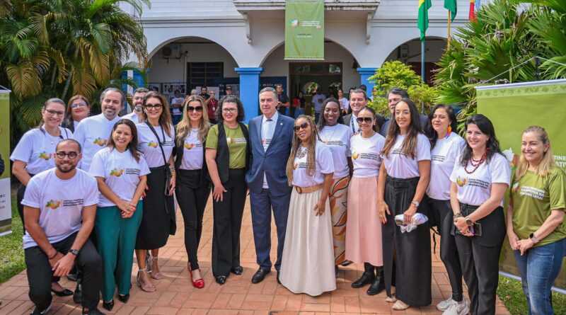 Governador Gladson Camelí e ministro Luís Roberto Barroso prestigiam o programa Justiça Itinerante em Xapuri