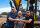 Alan Rick viabiliza entrega de escavadeira hidráulica e fortalece cafeicultura em Mâncio Lima Alan Rick viabiliza entrega de escavadeira hidráulica e fortalece cafeicultura em Mâncio Lima