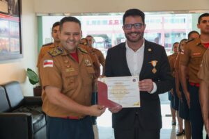 Governador Gladson Camelí é homenageado pelo Corpo de Bombeiros do Amazonas com a Medalha Imperador Dom Pedro II