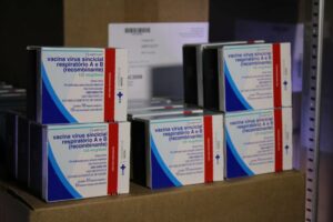Acre recebe 3.800 doses do imunizante contra bronquiolite e inicia vacinação de gestantes
