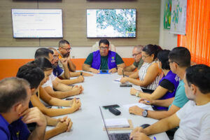 Prefeito Carlinhos do Pelado realiza reunião de planejamento com equipe e defesa civil após Rio Acre ultrapassar cota de alerta em Brasileia