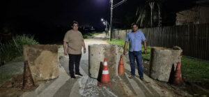 Defesa Civil interdita rua Marechal Rondon após erosão provocada pela cheia do Rio Acre em Brasileia