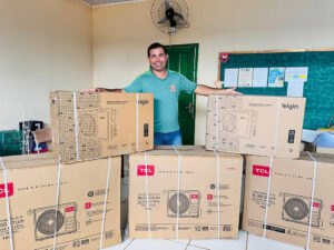 Prefeitura de Brasiléia climatiza escola rural Valdomiro Barroso para mais de 150 alunos