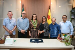 Governadora em exercício Mailza recebe Comenda Elo Social no Acre