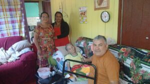 Com quase 100 cadeiras entregues, Vereador Almir Andrade segue ajudando famílias