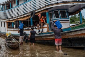 Ação rápida do Saneacre leva água potável e dignidade a moradores atingidos pela enchente em Cruzeiro do Sul