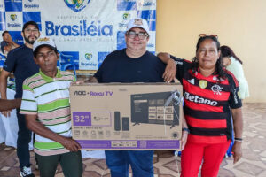 Prefeitura de Brasiléia celebra Dia dos Garis e Margaridas com grande confraternização