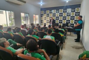 Polícia Civil abre as portas para estudantes em Cruzeiro do Sul e fortalece laços com a comunidade escolar