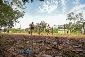 Políticas públicas que alcançam a floresta impulsionam produção familiar na Resex Cazumbá-Iracema e fortalecem renda e educação
