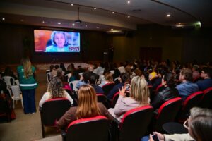 Realizado pelo governo do Acre, evento sobre igualdade de gênero e liderança feminina com a ministra Cármen Lúcia e a coronel Marta Renata reúne centenas de pessoas