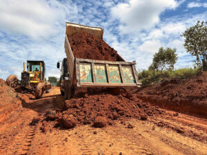 Prefeitura de Brasiléia amplia Operação Verão com seis frentes de trabalho na zona rural