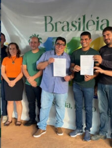 Dignidade e Recomeço: Prefeito Carlinhos do Pelado assina ordem de serviço para construção de 13 casas para desabrigados da enchente de 2023