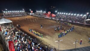 Na segunda noite de Rodeio, plateia vibra com performance dos peões na Expoacre Juruá 