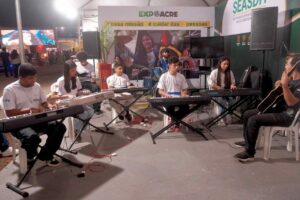 Música transforma vidas e ganha espaço no estande da SEASDH na Expoacre Juruá
