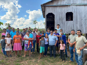 Prefeitura de Brasiléia anuncia escola, equipamentos agrícolas e recuperação de ramais durante visita à Comunidade Amapá